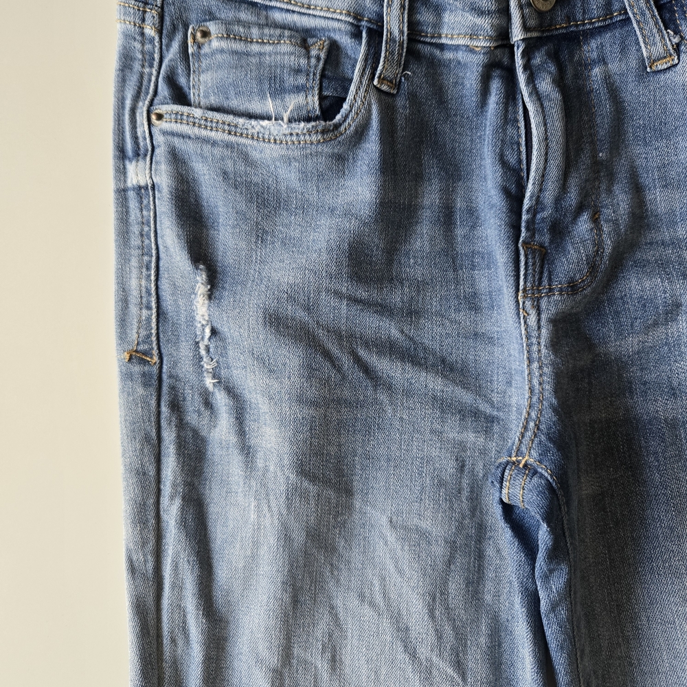 Kensie The Effortless Skinny Crop Light Blue Skinny Jeans - Picture 6 of 14